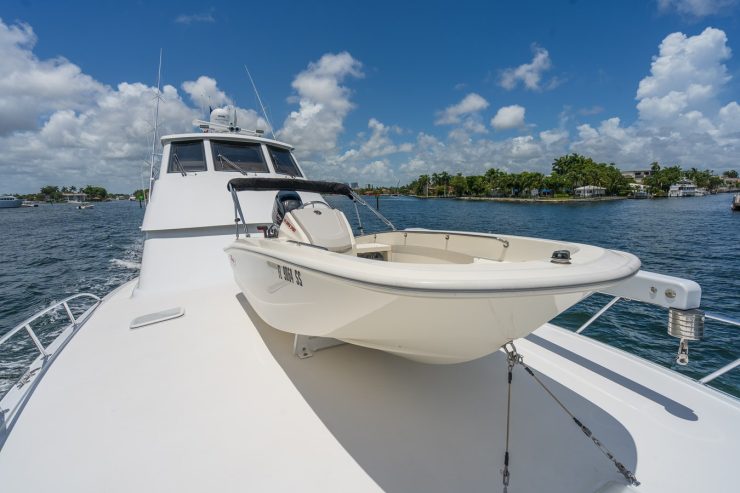 All Chill | 2005 61ft (19m) Luxury Hatteras 60 Enclosed Bridge Sport Fish Motor Yacht