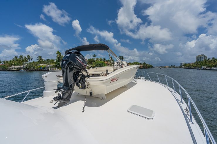 All Chill | 2005 61ft (19m) Luxury Hatteras 60 Enclosed Bridge Sport Fish Motor Yacht