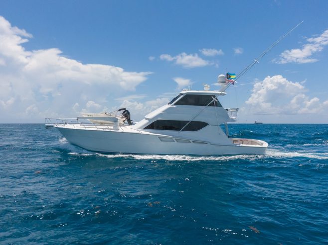 All Chill | 2005 61ft (19m) Luxury Hatteras 60 Enclosed Bridge Sport Fish Motor Yacht