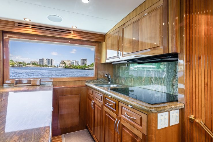 All Chill | 2005 61ft (19m) Luxury Hatteras 60 Enclosed Bridge Sport Fish Motor Yacht