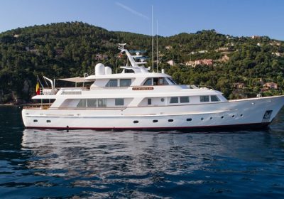 CORNELIA-Launched-2006-refitted-2020-34m-111-722-Luxury-Classic-Style-Motor-Yacht-for-charter-YachtDealz8