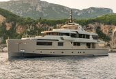 GIRAUD | 2013 131ft (40m) Luxury Tri-Deck Aluminium Motor Yacht built by Italian shipyard Admiral Yachts