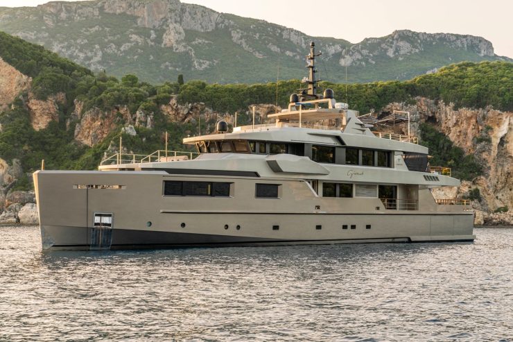 GIRAUD | 2013 131ft (40m) Luxury Tri-Deck Aluminium Motor Yacht built by Italian shipyard Admiral Yachts