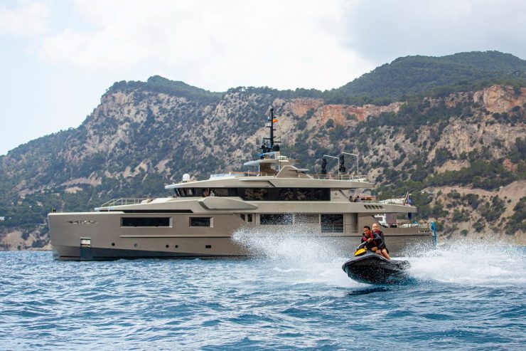 GIRAUD | 2013 131ft (40m) Luxury Tri-Deck Aluminium Motor Yacht built by Italian shipyard Admiral Yachts