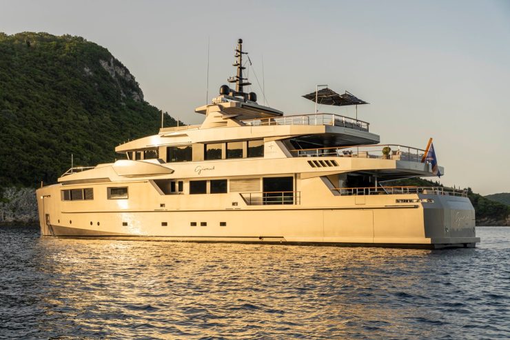 GIRAUD | 2013 131ft (40m) Luxury Tri-Deck Aluminium Motor Yacht built by Italian shipyard Admiral Yachts