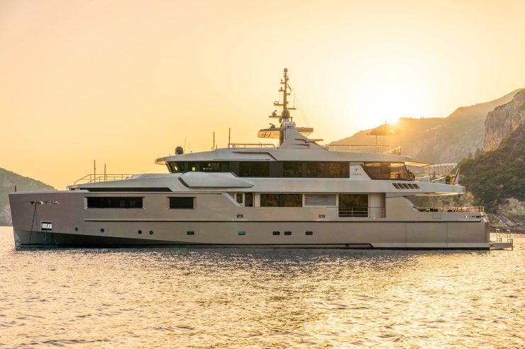 GIRAUD | 2013 131ft (40m) Luxury Tri-Deck Aluminium Motor Yacht built by Italian shipyard Admiral Yachts