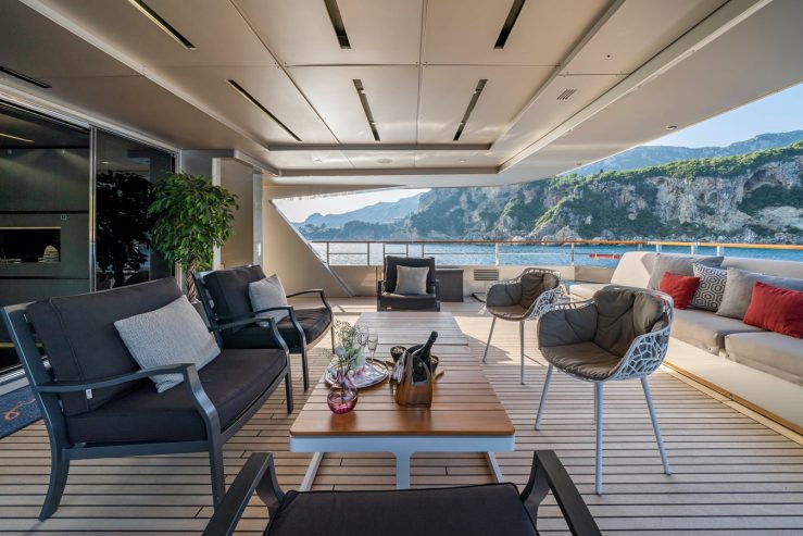 GIRAUD | 2013 131ft (40m) Luxury Tri-Deck Aluminium Motor Yacht built by Italian shipyard Admiral Yachts