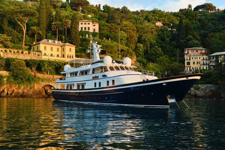 GOOSE | 1987 148ft (45m) Classic Luxury Steel Motor Yacht built by British yacht builder Toughs Shipyard