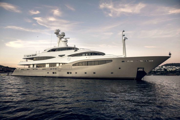 LIGHT HOLIC | 2011 59.5m CRN Motor Yacht