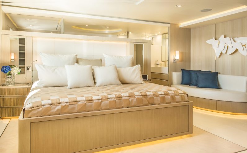 LIGHT HOLIC | 2011 59.5m CRN Motor Yacht