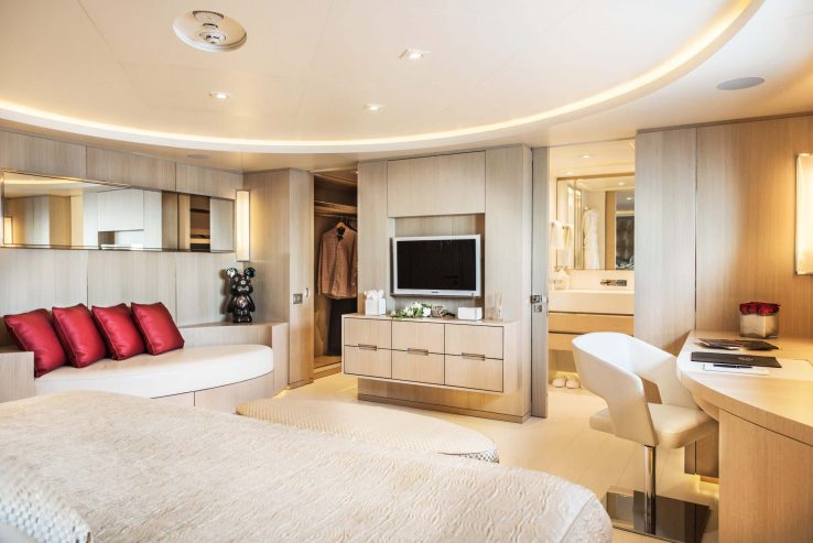 LIGHT HOLIC | 2011 59.5m CRN Motor Yacht