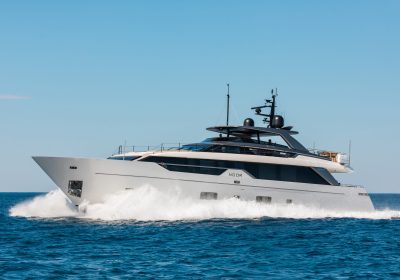 NOOR-11-2020-31m-Luxury-Flybridge-Performance-Motor-Yacht-for-charter-YachtDealz7