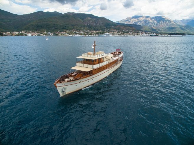 OVER THE RAINBOW | 1930 35m (114ft) Classic Luxury Motor Yacht from DICKIE BANGOR