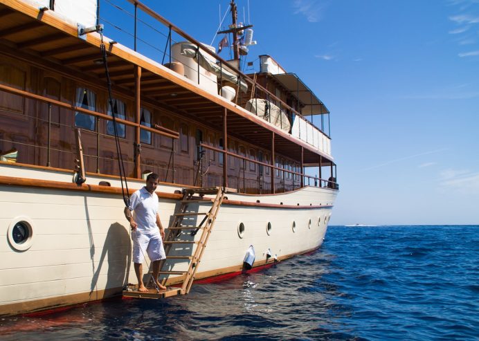 OVER THE RAINBOW | 1930 35m (114ft) Classic Luxury Motor Yacht from DICKIE BANGOR