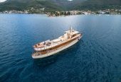 OVER THE RAINBOW | 1930 35m (114ft) Classic Luxury Motor Yacht from DICKIE BANGOR