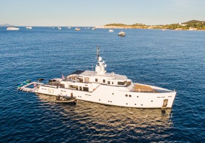 S7-Launched-2016-refitted-2020-39.3m-Luxury-Motor-Yacht-for-charter-YachtDealz6