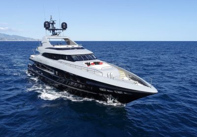 THE-SHADOW-2013-132-1122-MONDOMARINE-Motor-Yacht-For-Sale-YachtDealz27