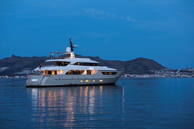 THERAPY | 2013 38m (125ft) Luxury Motor Yacht from Italian shipyard SANLORENZO