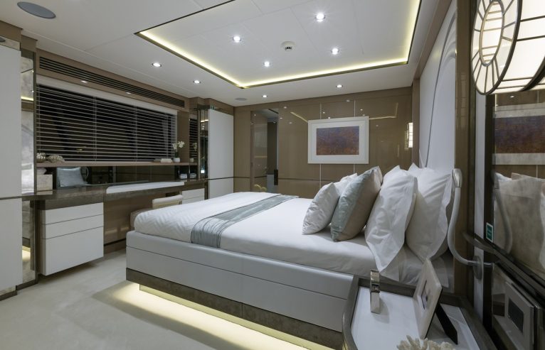 THUMPER | 2014 40m (131ft) Luxury Motor Yacht from British shipyard SUNSEEKER