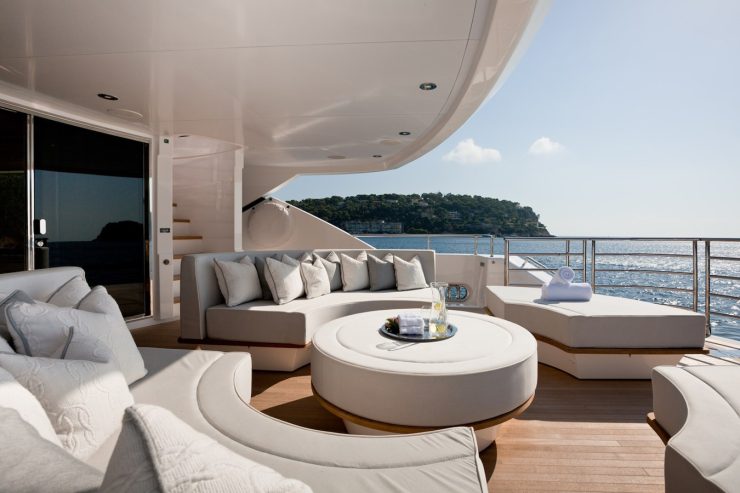 THUMPER | 2014 40m (131ft) Luxury Motor Yacht from British shipyard SUNSEEKER