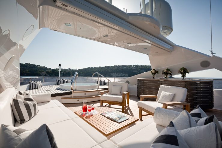 THUMPER | 2014 40m (131ft) Luxury Motor Yacht from British shipyard SUNSEEKER