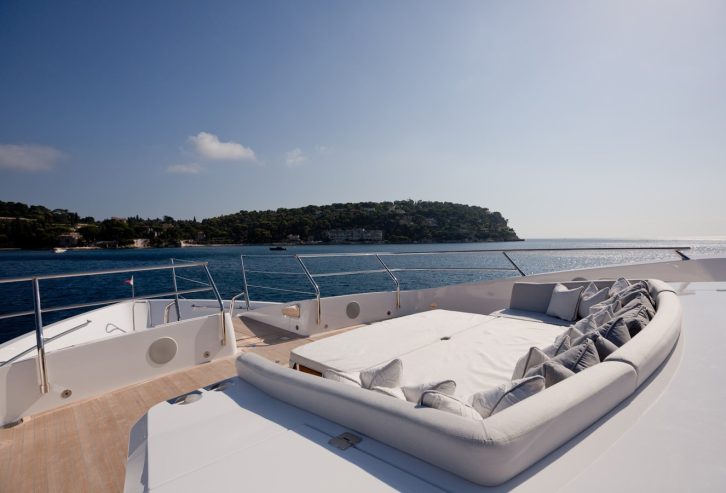 THUMPER | 2014 40m (131ft) Luxury Motor Yacht from British shipyard SUNSEEKER