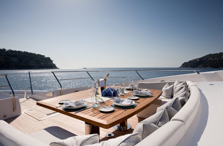 THUMPER | 2014 40m (131ft) Luxury Motor Yacht from British shipyard SUNSEEKER