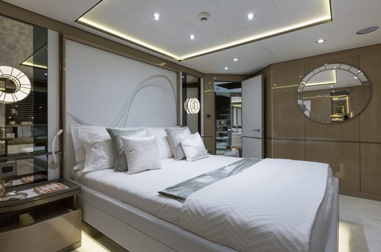 THUMPER | 2014 40m (131ft) Luxury Motor Yacht from British shipyard SUNSEEKER