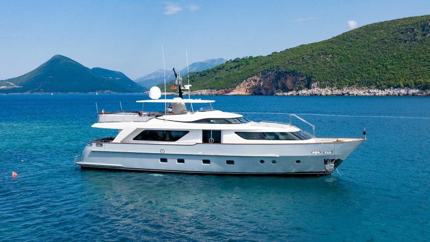 VALENTINA II | 2011 27.6m Luxury Flybridge Motor Yacht from Italian shipyard Sanlorenzo