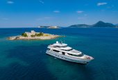 VALENTINA II | 2011 27.6m Luxury Flybridge Motor Yacht from Italian shipyard Sanlorenzo