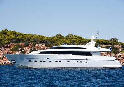 ZEN-Launched-in-2004-refitted-in-2022-26.8m-87-1122-Luxury-Flybridge-Performance-Motor-Yacht-from-Italian-shipyard-SANLORENZO-for-charter-YachtDealz3