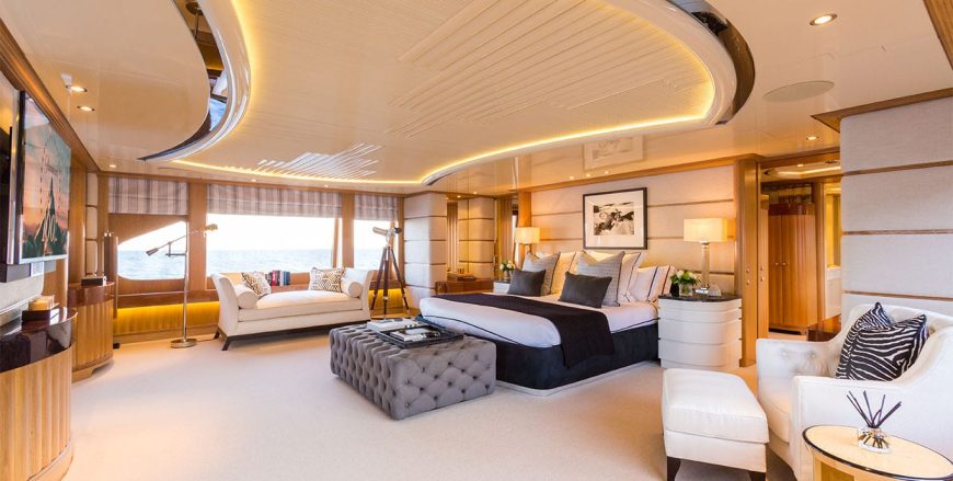 AIR | 1998 49.9m (163ft 9in) Luxury Tri-Deck Motor Yacht from Italian shipyard BENETTI