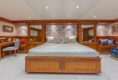 ARIADNE | 1979 37.8m (124′) Classic Luxury Aluminium Motor Yacht from American shipyard BREAUX BAYCRAFT