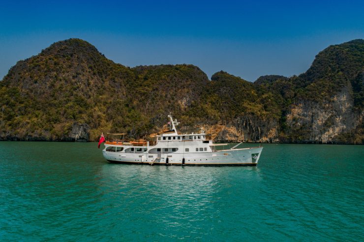 CAMARA C | 1961 105ft (32m) Classic Steel Motor Yacht built by Scottish shipyard Yarrow & Co.