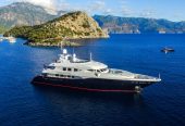 HOLIDAY | 2005 42.45m (139′3″) Luxury Steel Motor Yacht from Italian shipyard Maiora