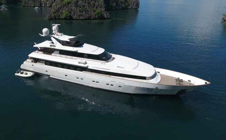 INDIGO STAR I | 1995 38m (124’8″) Luxury Tri-Deck Motor Yacht from Italian shipyard Siar & Moschini