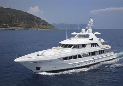 KATHLEEN-ANNE-2009-39m-127-11″-Luxury-Steel-Motor-Yacht-for-charter-YachtDealz3