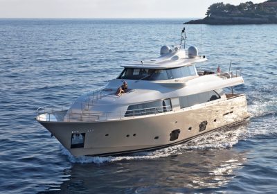 LA-PAUSA-2010-26.22m-86′-Custom-Line-Navetta-26-Luxury-Motor-Yacht-from-Italian-shipyard-Ferretti-for-charter-YachtDealz2