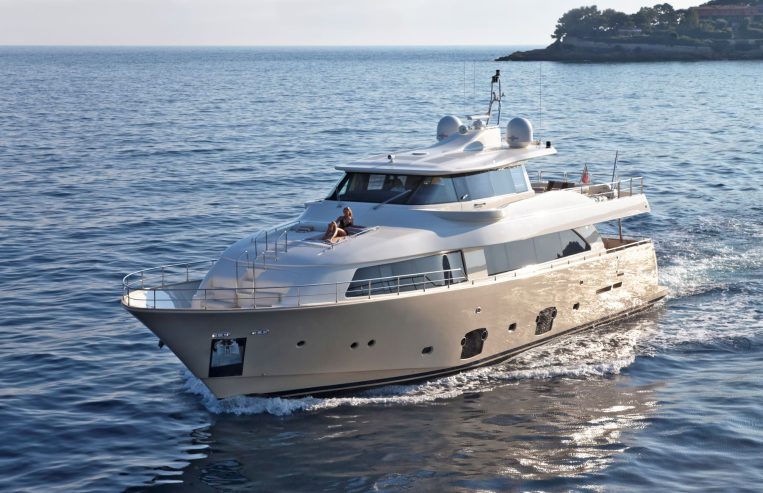 LA PAUSA | 2010 26.22m (86′) Custom Line Navetta 26 Luxury Motor Yacht from Italian shipyard Ferretti