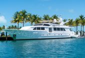 LUCKY STARS | 1998 108′ (33m) Luxury Flybridge Performance Aluminium Motor Yacht built by US shipyard Broward