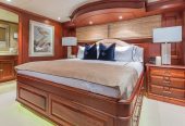 MAGIC | 2005 39.62m (130′) Luxury Tri-Deck Motor Yacht from American shipyard Northern Marine