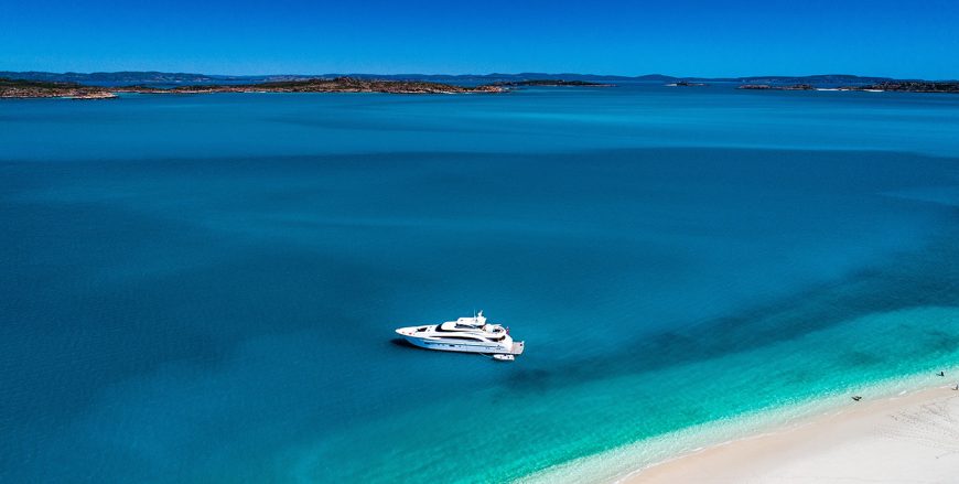 PARADISE | 2014 35.36m (116′) Luxury Flybridge Performance Motor Yacht from Taiwanese shipyard HORIZON