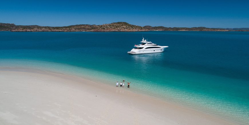 PARADISE | 2014 35.36m (116′) Luxury Flybridge Performance Motor Yacht from Taiwanese shipyard HORIZON