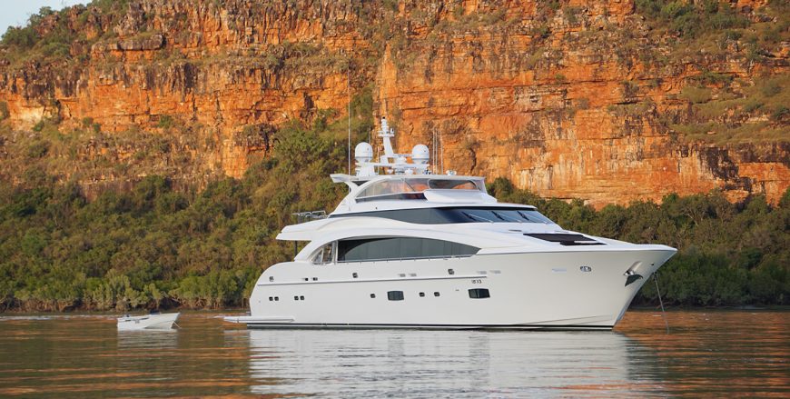 PARADISE | 2014 35.36m (116′) Luxury Flybridge Performance Motor Yacht from Taiwanese shipyard HORIZON