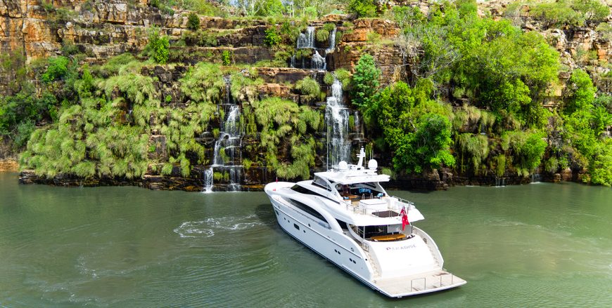 PARADISE | 2014 35.36m (116′) Luxury Flybridge Performance Motor Yacht from Taiwanese shipyard HORIZON