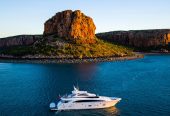 PARADISE | 2014 35.36m (116′) Luxury Flybridge Performance Motor Yacht from Taiwanese shipyard HORIZON