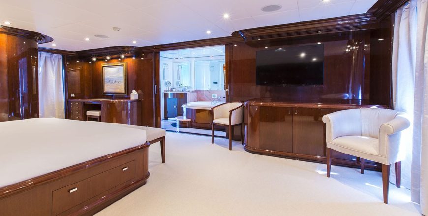 SILENTWORLD | 2006 39.6m (129′ 11″) Luxury Tri-Deck Steel Motor Yacht from Spanish shipyard Astilleros MCIES (Oassive)