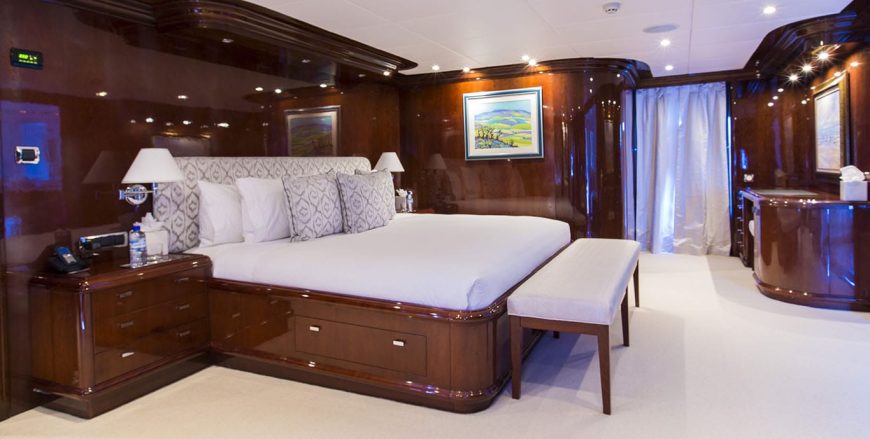 SILENTWORLD | 2006 39.6m (129′ 11″) Luxury Tri-Deck Steel Motor Yacht from Spanish shipyard Astilleros MCIES (Oassive)