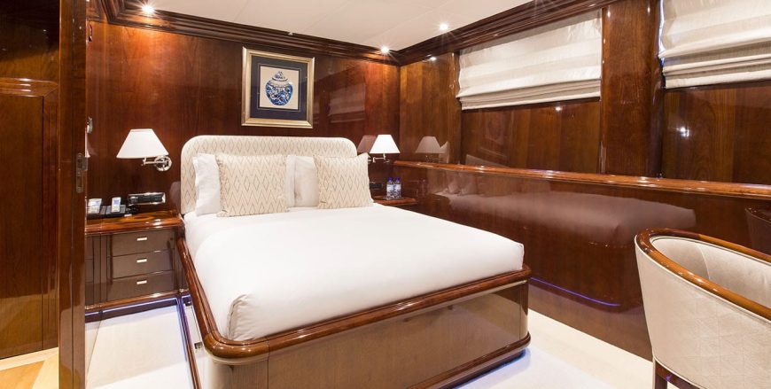 SILENTWORLD | 2006 39.6m (129′ 11″) Luxury Tri-Deck Steel Motor Yacht from Spanish shipyard Astilleros MCIES (Oassive)