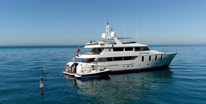 SILENTWORLD | 2006 39.6m (129′ 11″) Luxury Tri-Deck Steel Motor Yacht from Spanish shipyard Astilleros MCIES (Oassive)